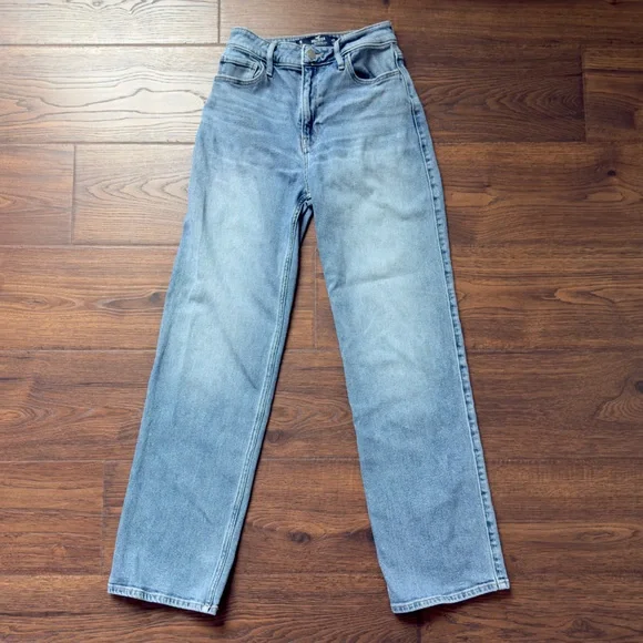 Hollister Ultra High-Rise Dad Jean Vintage Stretch Light Blue - Picture 1 of 7